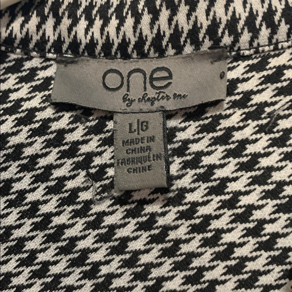 Chapter One houndstooth Shacket size large - Picture 3 of 6